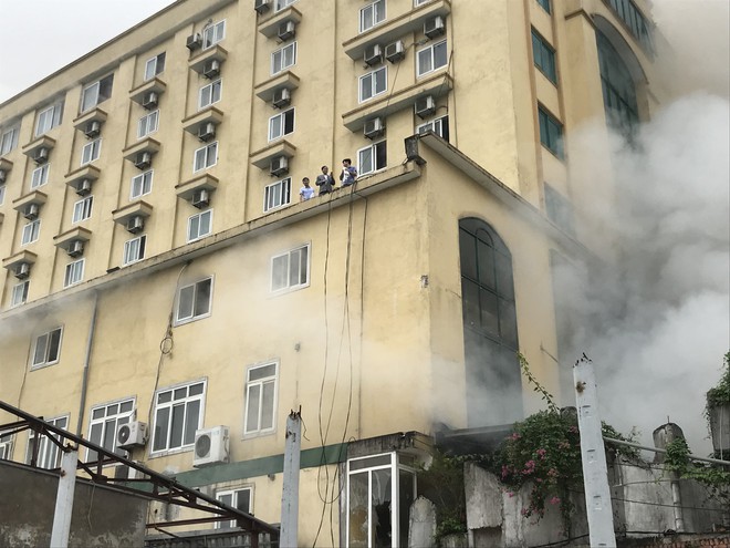 Hiện trường tan hoang trong vụ cháy kinh hoàng tại khu tổ hợp khách sạn, quán bar Avatar - Ảnh 5.