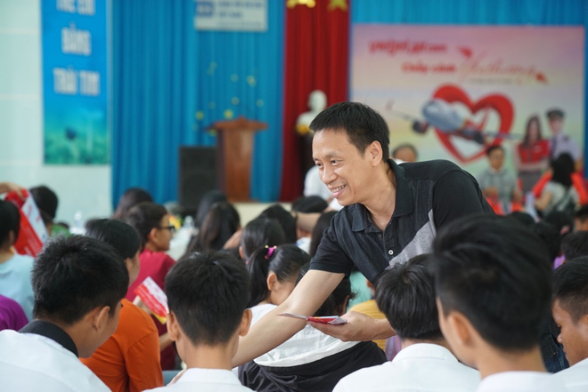 Trẻ em làng SOS Đà Nẵng: Cảm ơn các cô chú Vietjet - Ảnh 3.
