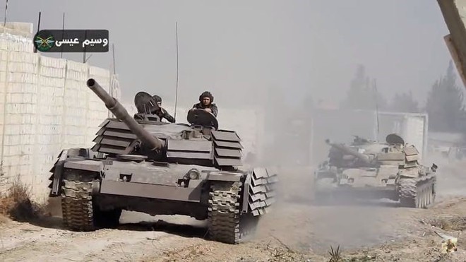 Những chiếc xe tăng T-72 được độ chế vỏ giáp siêu độc đáo của Quân đội Syria - Ảnh 14.