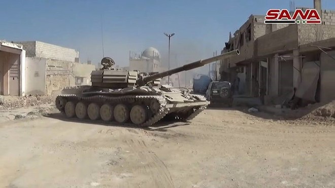 Những chiếc xe tăng T-72 được độ chế vỏ giáp siêu độc đáo của Quân đội Syria - Ảnh 15.