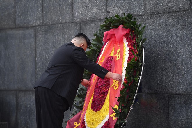 Chủ tịch Triều Tiên Kim Jong Un đến viếng Đài tưởng niệm các Anh hùng, liệt sĩ, Lăng Chủ tịch Hồ Chí Minh - Ảnh 6.
