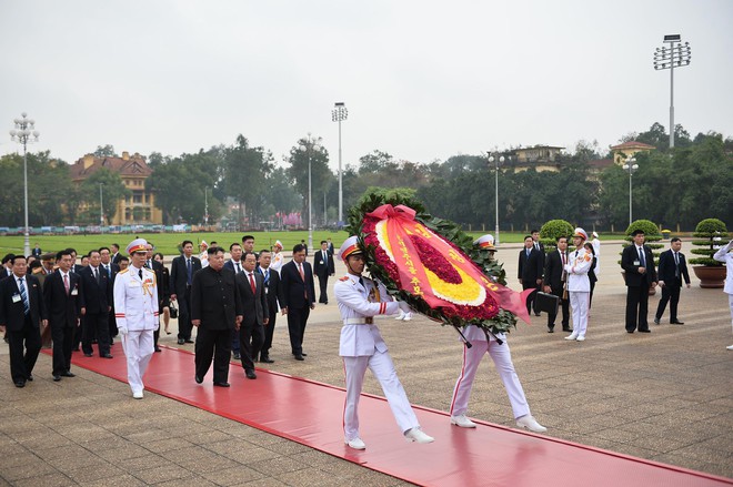 Chủ tịch Triều Tiên Kim Jong Un đến viếng Đài tưởng niệm các Anh hùng, liệt sĩ, Lăng Chủ tịch Hồ Chí Minh - Ảnh 3.