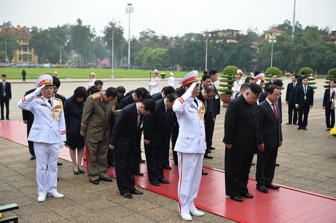 Chủ tịch Triều Tiên Kim Jong Un đến viếng Đài tưởng niệm các Anh hùng, liệt sĩ, Lăng Chủ tịch Hồ Chí Minh - Ảnh 7.