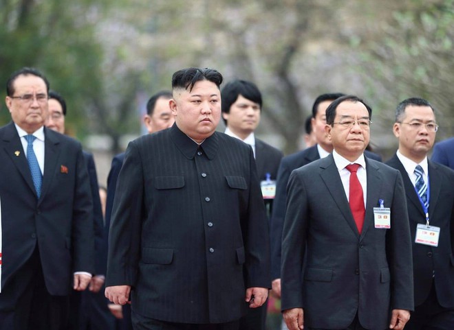 Chủ tịch Triều Tiên Kim Jong Un đến viếng Đài tưởng niệm các Anh hùng, liệt sĩ, Lăng Chủ tịch Hồ Chí Minh - Ảnh 9.