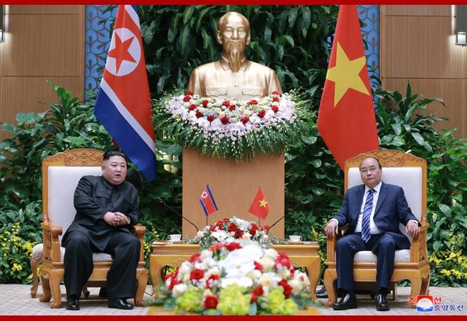 Tiệc chiêu đãi Chủ tịch Kim Jong-un tại Hà Nội qua ống kính phóng viên Triều Tiên - Ảnh 2.