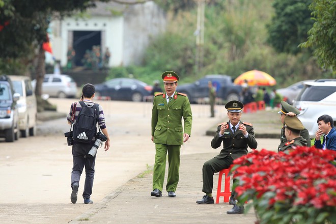 An ninh siết chặt, xe bọc thép sẵn sàng, ga Đồng Đăng chuẩn bị cho lễ tiễn Chủ tịch Kim Jong-un về nước - Ảnh 7.