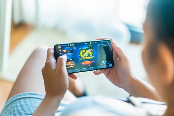 Chơi game và dùng điện thoại lâu gây chảy máu não đột ngột: Đừng để bi kịch xảy ra với bạn - Ảnh 2.