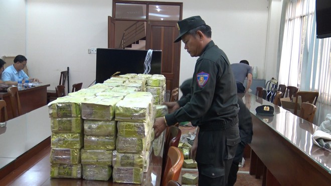 Truy quét tàn dư băng đảng buôn gần nửa tấn ma túy đá ở Sài Gòn - Ảnh 2.
