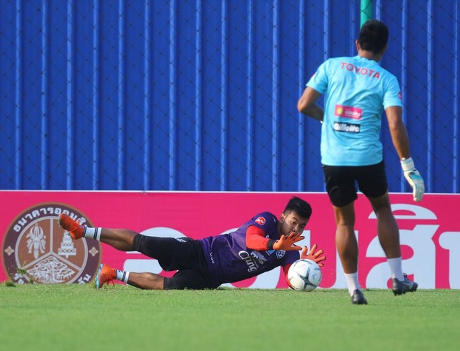 Sau 1 buổi tập, U23 Thái Lan mất 2 cầu thủ - Ảnh 6.