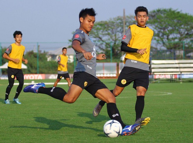 Sau 1 buổi tập, U23 Thái Lan mất 2 cầu thủ - Ảnh 8.