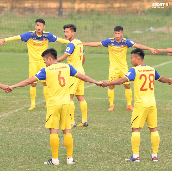 Trung vệ Nguyễn Văn Đạt: Cậu Tư em điển trai và nghệ sĩ của U23 Việt Nam - Ảnh 2.