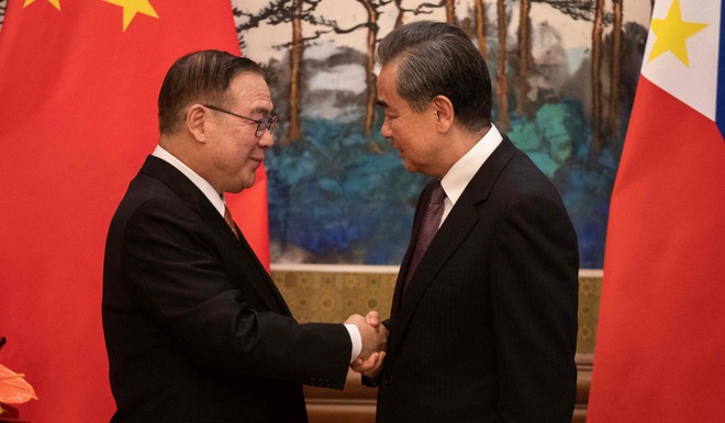 Thăm Bắc Kinh, quan chức Philippines mạnh miệng tuyên bố: Quyết không sập bẫy nợ của Trung Quốc! - Ảnh 3.