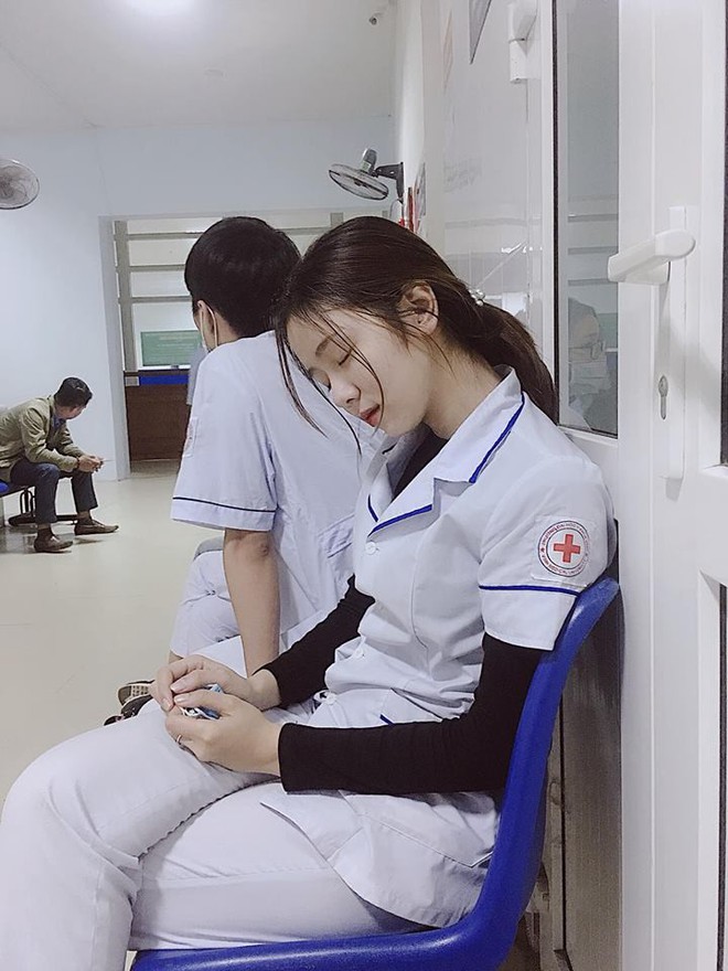 Nữ điều dưỡng Việt Nam ngủ gật xuất hiện trên báo Hàn Quốc: Công chúa trong bệnh viện - Ảnh 1.