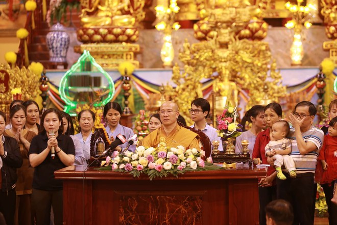 Phó Ban PG Quảng Ninh: Nếu trụ trì chùa Ba Vàng chữa được bệnh bằng thỉnh oan gia trái chủ nên tặng Nobel về y học - Ảnh 1.