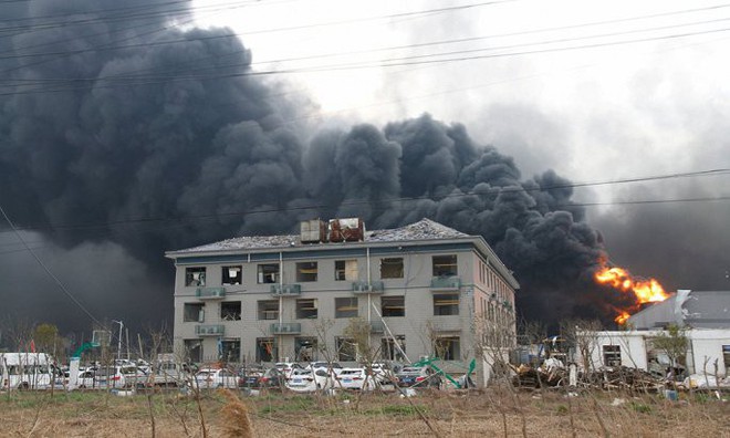 Hiện trường nổ nhà máy hóa chất Trung Quốc khiến gần 700 người thương vong  - Ảnh 6.