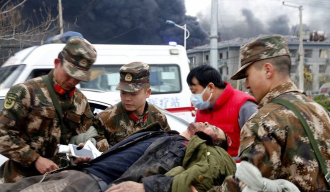 Hiện trường nổ nhà máy hóa chất Trung Quốc khiến gần 700 người thương vong  - Ảnh 9.