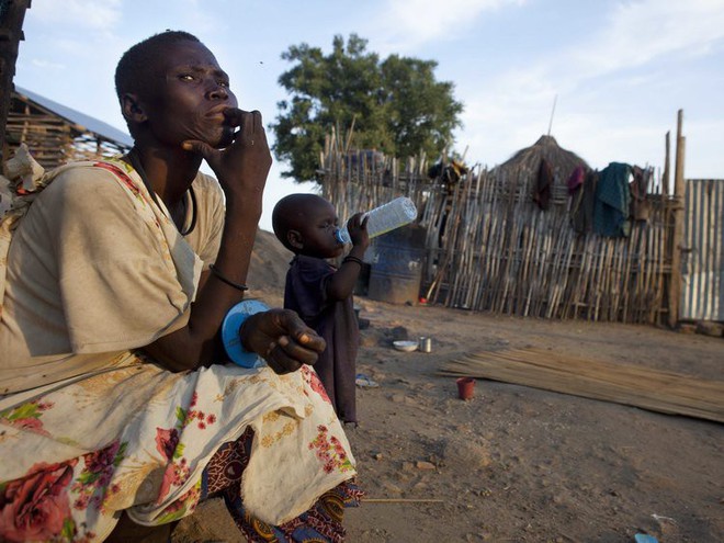 Cuộc sống cùng khổ tại Nam Sudan: Muốn ăn gà phải mất 2 tháng lương - Ảnh 1.