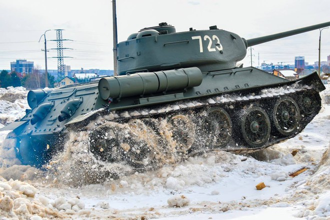 Xe tăng T-34-85 Lào vừa bàn giao chính thức hoạt động tại sư đoàn cận vệ chủ lực của Nga - Ảnh 10.