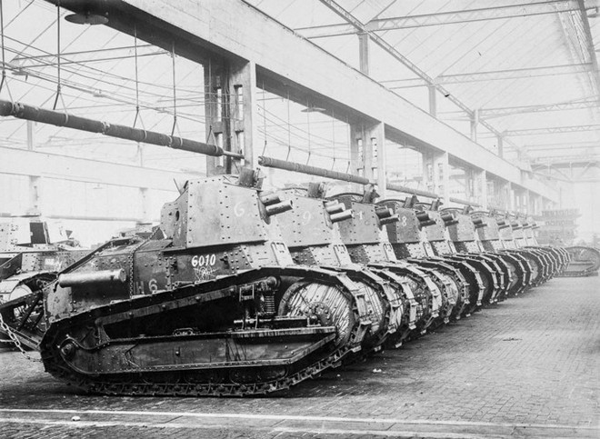Bên trong các nhà máy sản xuất xe tăng thời Thế chiến thứ 2 - Ảnh 14.