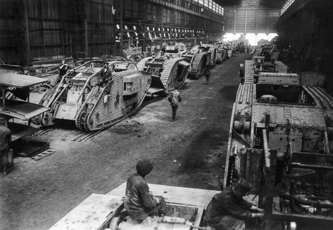 Bên trong các nhà máy sản xuất xe tăng thời Thế chiến thứ 2 - Ảnh 15.
