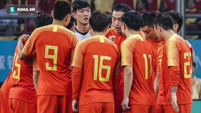 Trung Quốc lại gục ngã đầy bạc nhược trên sân nhà sau trận thua đau Thái Lan - Ảnh 1.