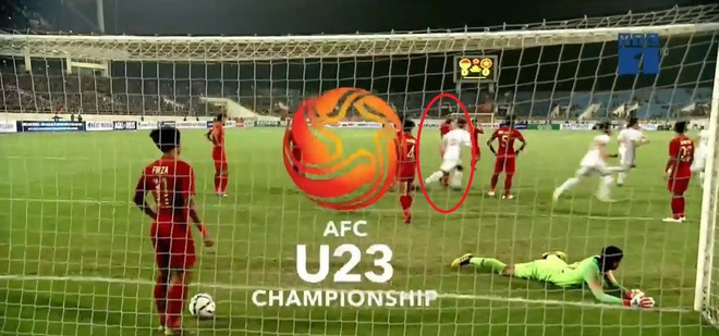 Hết khiêu khích lại đánh lén U23 Việt Nam, cầu thủ Indonesia nhận thẻ đỏ xứng đáng - Ảnh 3.