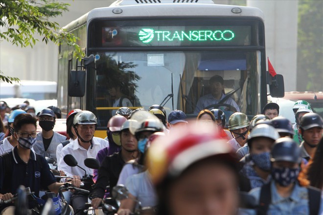 Cấm xe máy vào năm 2030: Hà Nội đang đi rất đúng bài? - Ảnh 1.