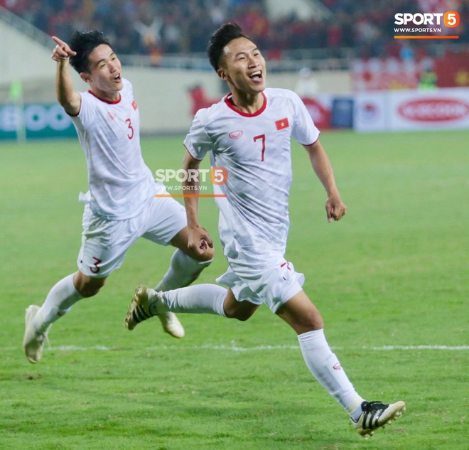 Duy Pinky hóm hỉnh hát tặng người hùng đem về chiến thắng cho U23 Việt Nam - Ảnh 2.
