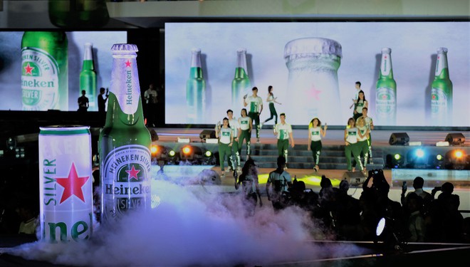 Ngôi sao huyền thoại của Heineken thắp sáng đỉnh toà nhà cao nhất Việt Nam nhân dịp ra mắt Heineken Silver - Ảnh 4.