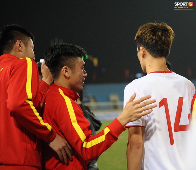 Sút hay nhưng chưa gặp may, tiền đạo điển trai của U23 Việt Nam được fan đồng lòng động viên - Ảnh 10.
