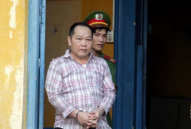 Cựu nhà báo trang bị súng, thu lợi bất chính tiền tỷ ở Sài Gòn lãnh 4 năm tù - Ảnh 1.
