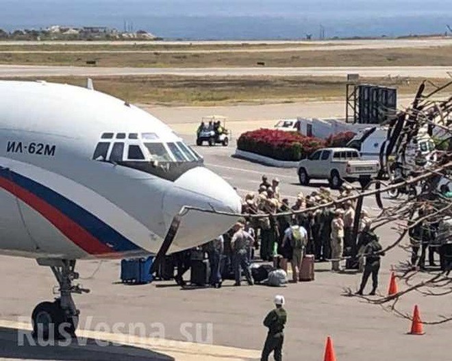 Quân nhân Nga tới Caracas, phòng không Venezuela đưa S-300 vào sẵn sàng chiến đấu - Ảnh 1.