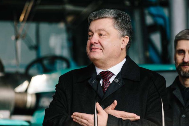 Nghị sĩ Nga mỉa mai, so sánh niềm hi vọng cuối cùng của ông Poroshenko với nấm mốc - Ảnh 1.