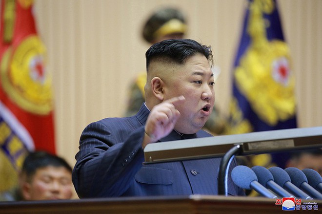 Hàng loạt sĩ quan Triều Tiên bật khóc nức nở trong hội nghị lịch sử với ông Kim Jong Un - Ảnh 1.