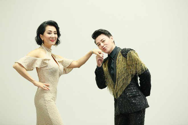 MC Phan Anh nhắng nhít vui đùa cùng Lệ Quyên, Kỳ Duyên - Ảnh 4.