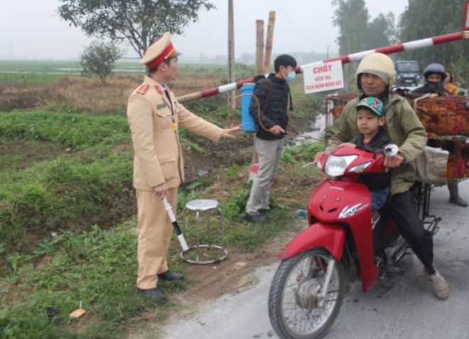 Dịch tả lợn châu Phi tiếp tục bùng phát, xác lợn chết trôi khắp sông - Ảnh 2.