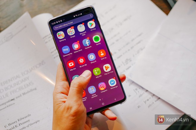 Mở hộp Galaxy S10  chính thức tại Việt Nam: Thiết kế cực đẹp, 3 camera sau, cảm biến vân tay dưới màn hình - Ảnh 18.