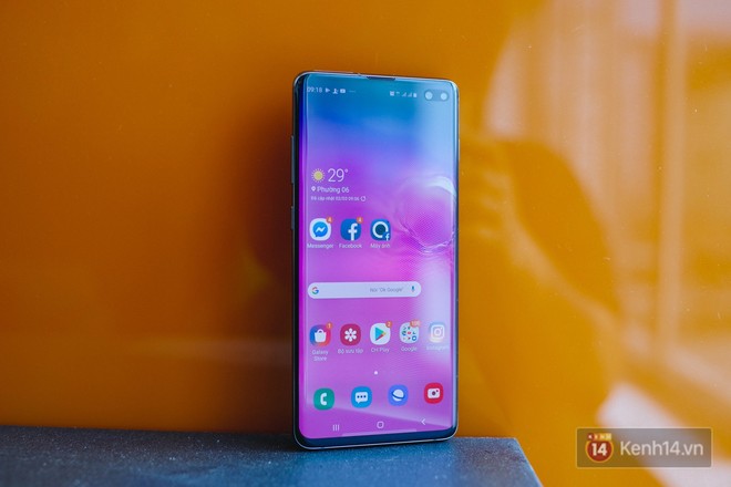 Mở hộp Galaxy S10  chính thức tại Việt Nam: Thiết kế cực đẹp, 3 camera sau, cảm biến vân tay dưới màn hình - Ảnh 19.