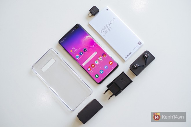 Mở hộp Galaxy S10  chính thức tại Việt Nam: Thiết kế cực đẹp, 3 camera sau, cảm biến vân tay dưới màn hình - Ảnh 4.