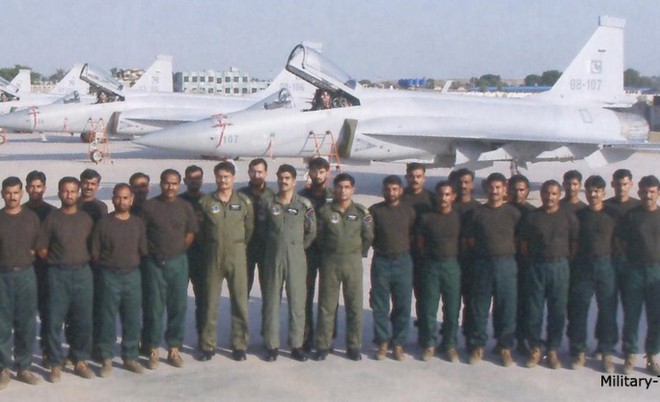 Sức mạnh máy bay tiêm kích JF-17 của không quân Pakistan - Ảnh 4.