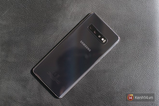 Mở hộp Galaxy S10  chính thức tại Việt Nam: Thiết kế cực đẹp, 3 camera sau, cảm biến vân tay dưới màn hình - Ảnh 5.