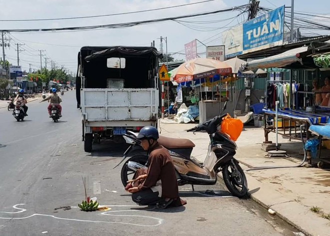 Người đàn ông phụ hồ bị xe container cán tử vong, bỏ lại 3 con thơ - Ảnh 1.