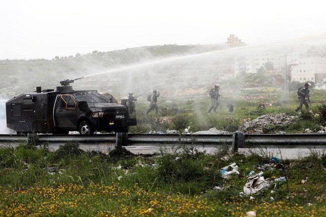 Israel tấn công Gaza - Lính bắn tỉa ra tay, số người Palestine thương vong tăng vọt - Ảnh 12.