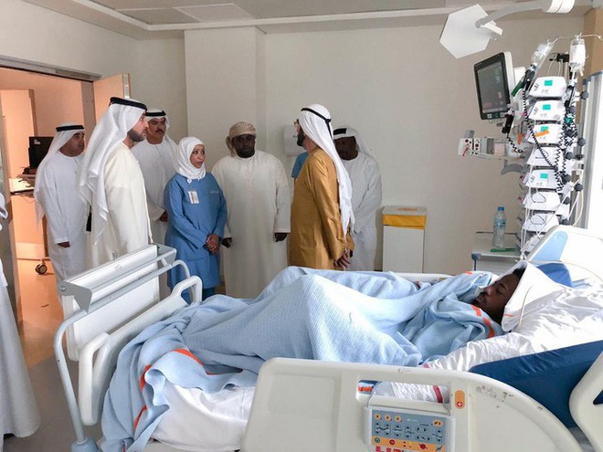 Sao trẻ UAE suýt mất mạng vì bị đối thủ đẩy ngã đập đầu vào cột đèn chiếu sáng - Ảnh 5.