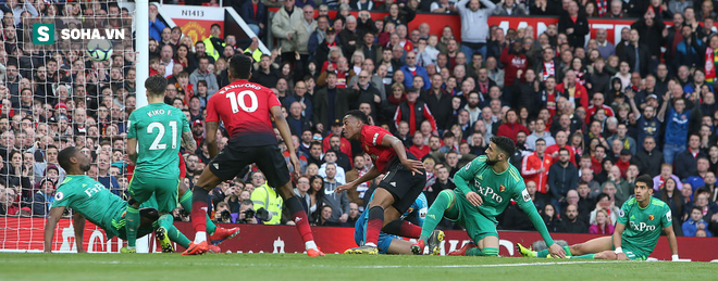 Bùng nổ đúng lúc, song sát Quỷ đỏ tặng quà cho Solskjaer trong ngày đầu tiên đá chính - Ảnh 3.