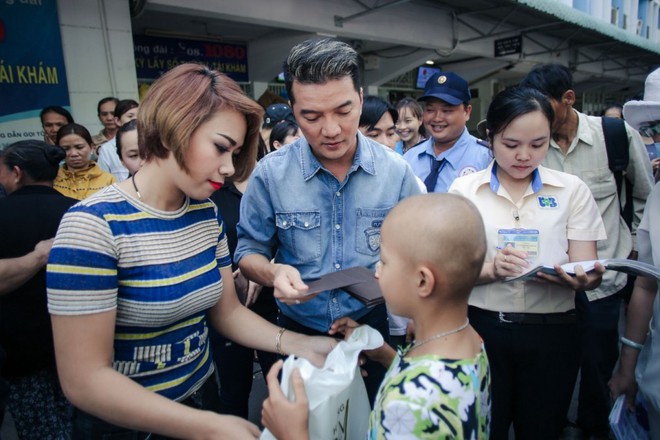 Đàm Vĩnh Hưng: Tôi muốn đi hát đến 80 tuổi, không muốn ngồi mãi trên ngai vàng mơ hồ nào đó - Ảnh 1.