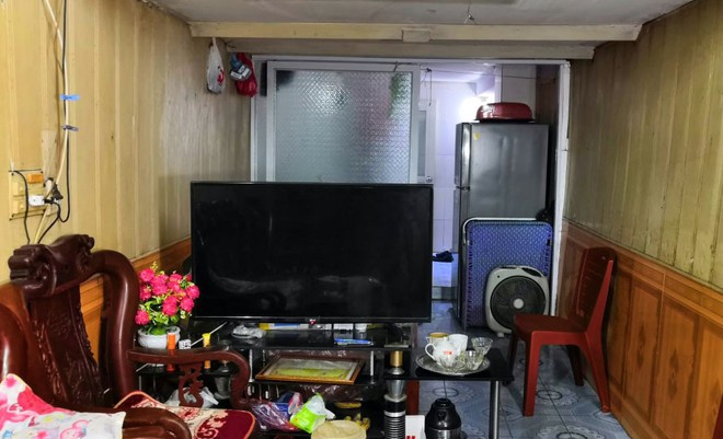 Hiện trường vụ thầy cúng cầm dao truy sát cả gia đình hàng xóm ở Nam Định - Ảnh 4.