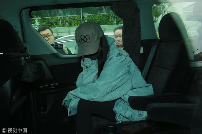 Dương Mịch mệt mỏi, ủ rũ khi quay trở lại Hong Kong thăm con gái Tiểu Gạo Nếp - Ảnh 5.