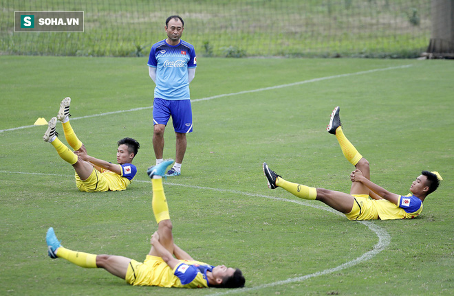 Viện binh của bầu Đức ra mắt, thầy Park khởi động U23 Việt Nam với sự theo dõi của vợ - Ảnh 5.