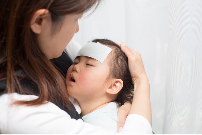 6 cách hạ sốt hiệu quả, an toàn và nhanh chóng khi trẻ bị sốt: Cha mẹ nên biết - Ảnh 6.